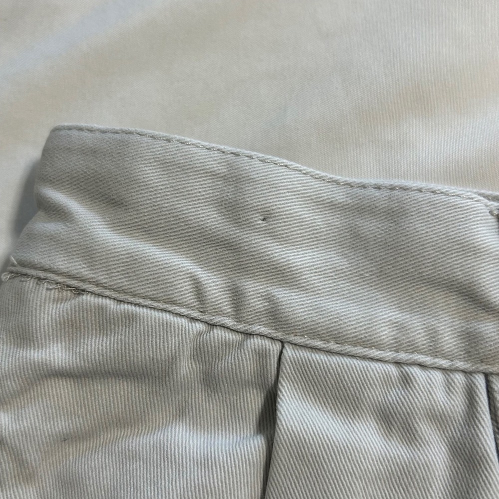IZOD Mens Pleated Chino Shorts Stone Khaki 100% Cotton Size 36 Casual Golf - Picture 11 of 11